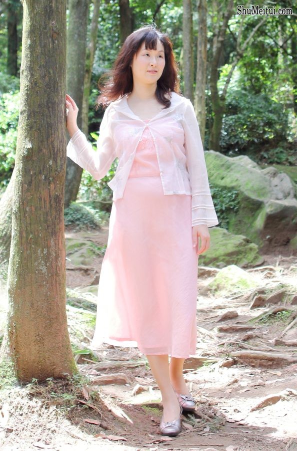 成熟丰满优雅的Elin姐野外肉丝脚[第2张/共9张]