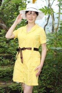 熟女Elin姐短裙拍摄摆pose