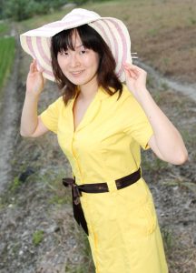 熟女Elin姐短裙拍摄摆pose