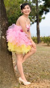 静嫂粉裙肉丝高跟扮嫩