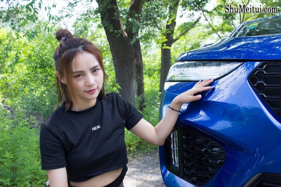 长腿黑丝高跟媳妇给VV7当车模[第16张/共19张]