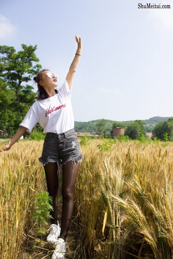 长腿黑丝高跟媳妇给VV7当车模[第19张/共19张]