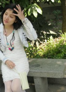 me小妞的各种袜子有白丝黑丝还有短棉袜