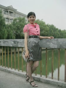 me小妞的各种袜子有白丝黑丝还有短棉袜