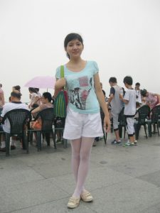 杭州小妹儿me小妞穿着丝袜到处游玩