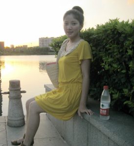 一个浙江小妞夏天爱秀白腿