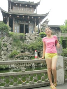 一个浙江小妞夏天爱秀白腿