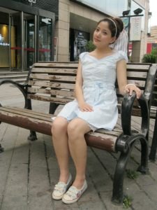 一个浙江小妞夏天爱秀白腿