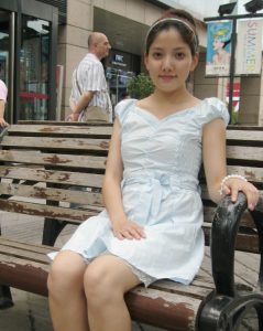 一个浙江小妞夏天爱秀白腿