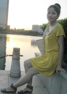 一个浙江小妞夏天爱秀白腿