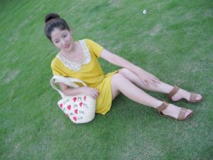 一个浙江小妞夏天爱秀白腿