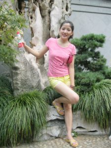 一个浙江小妞夏天爱秀白腿