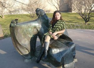 喜欢穿丝袜旅游的青梅嫂子