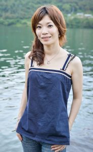 王嫂和她乡下的表姐一个纤瘦一个丰满