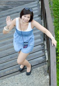 王嫂和她乡下的表姐一个纤瘦一个丰满