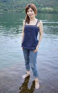 王嫂和她乡下的表姐一个纤瘦一个丰满