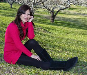 表嫂春日里穿裤袜靴子外拍