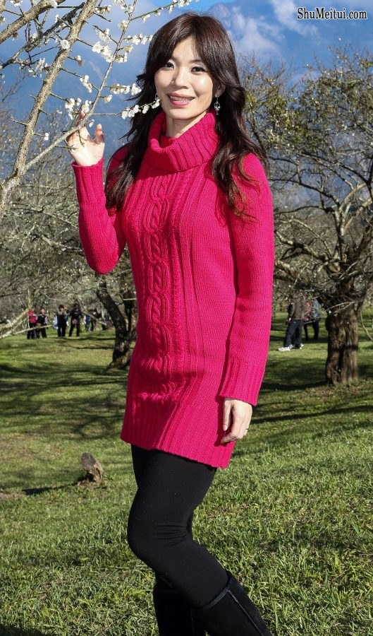 表嫂春日里穿裤袜靴子外拍[第4张/共11张]