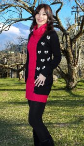 表嫂春日里穿裤袜靴子外拍