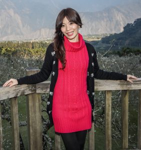 表嫂春日里穿裤袜靴子外拍