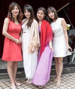 王嫂出席婚礼高跟白腿