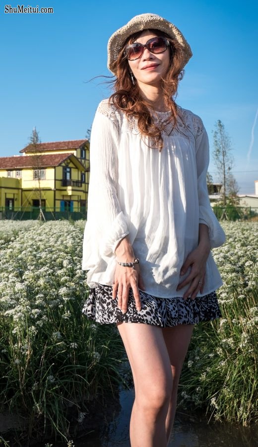 表嫂在韭菜花地里的美腿诱惑[第2张/共6张]