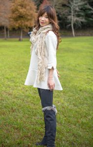 喜欢拍照的表嫂穿上了牛仔裤高跟靴子