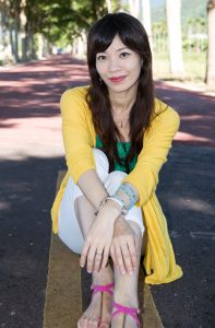 轻熟女嫂子穿了一双漂亮的凉鞋