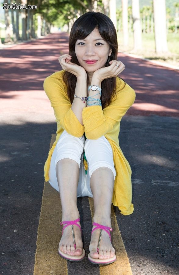 轻熟女嫂子穿了一双漂亮的凉鞋[第3张/共10张]
