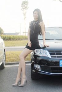 喜欢穿丝袜秀腿的人妻