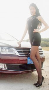 喜欢穿丝袜秀腿的人妻