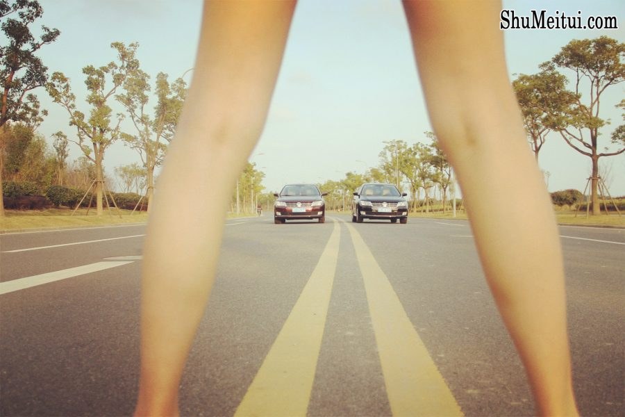 喜欢穿丝袜秀腿的人妻[第2张/共20张]