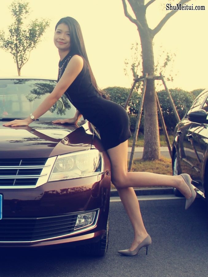 喜欢穿丝袜秀腿的人妻[第5张/共20张]