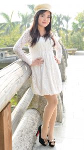 三位成熟姐姐三次出击————黄姐白裙肉丝