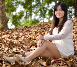 三位成熟姐姐三次出击————黄姐白裙肉丝