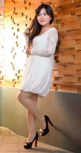 三位成熟姐姐三次出击————黄姐白裙肉丝