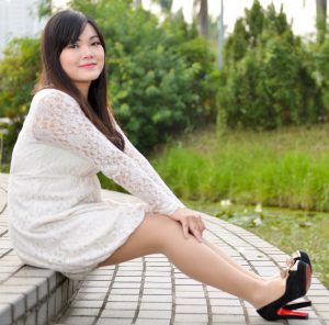 三位成熟姐姐三次出击————黄姐白裙肉丝