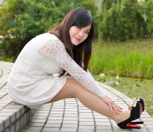 三位成熟姐姐三次出击————黄姐白裙肉丝