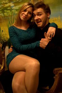 欧美生活照之穿丝袜的金发美腿