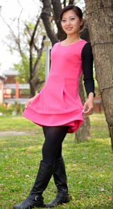 在公司做财务的会计熟女韩姐的厚丝袜靴子1