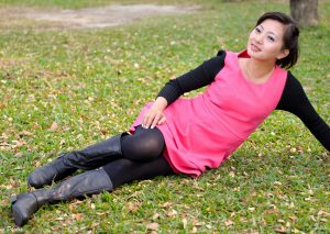 在公司做财务的会计熟女韩姐的厚丝袜靴子1