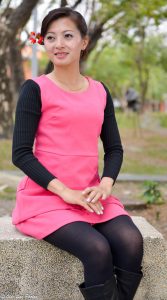 在公司做财务的会计熟女韩姐的厚丝袜靴子1