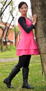 在公司做财务的会计熟女韩姐的厚丝袜靴子1