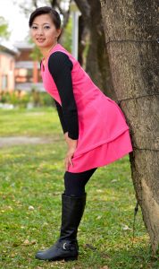 在公司做财务的会计熟女韩姐的厚丝袜靴子1