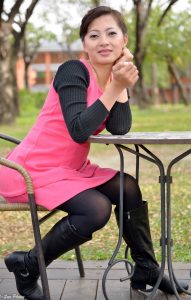 在公司做财务的会计熟女韩姐的厚丝袜靴子2