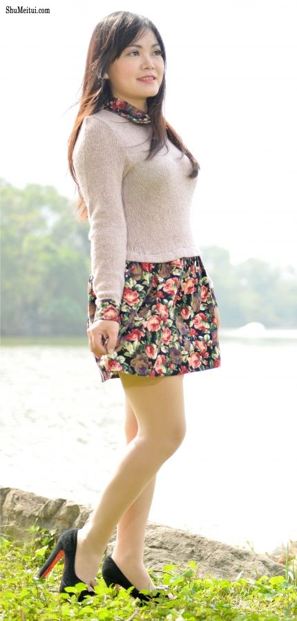 三位成熟姐姐再次出击—黄姐肉丝袜鱼嘴高跟[第5张/共10张]