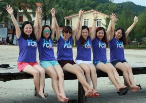 一群熟女秀腿数胡艳阿姨最美