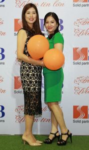 胡艳阿姨高跟腿上台领奖