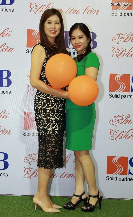 胡艳阿姨高跟腿上台领奖[第13张/共13张]