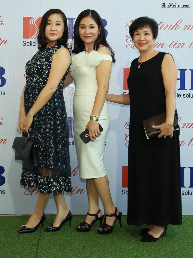 胡艳阿姨红毯高跟礼服似明星[第10张/共23张]